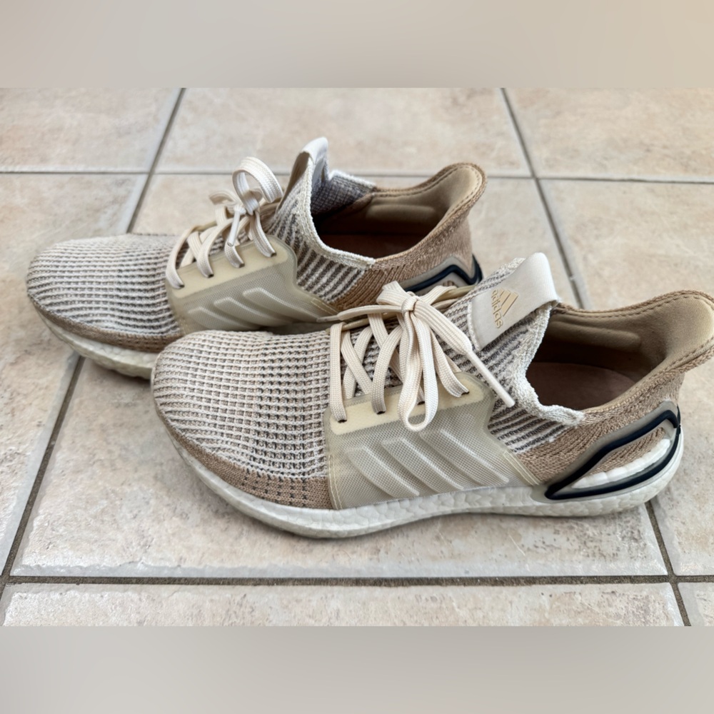 Adidas Ultraboost Size 8 - Picture 3 of 7